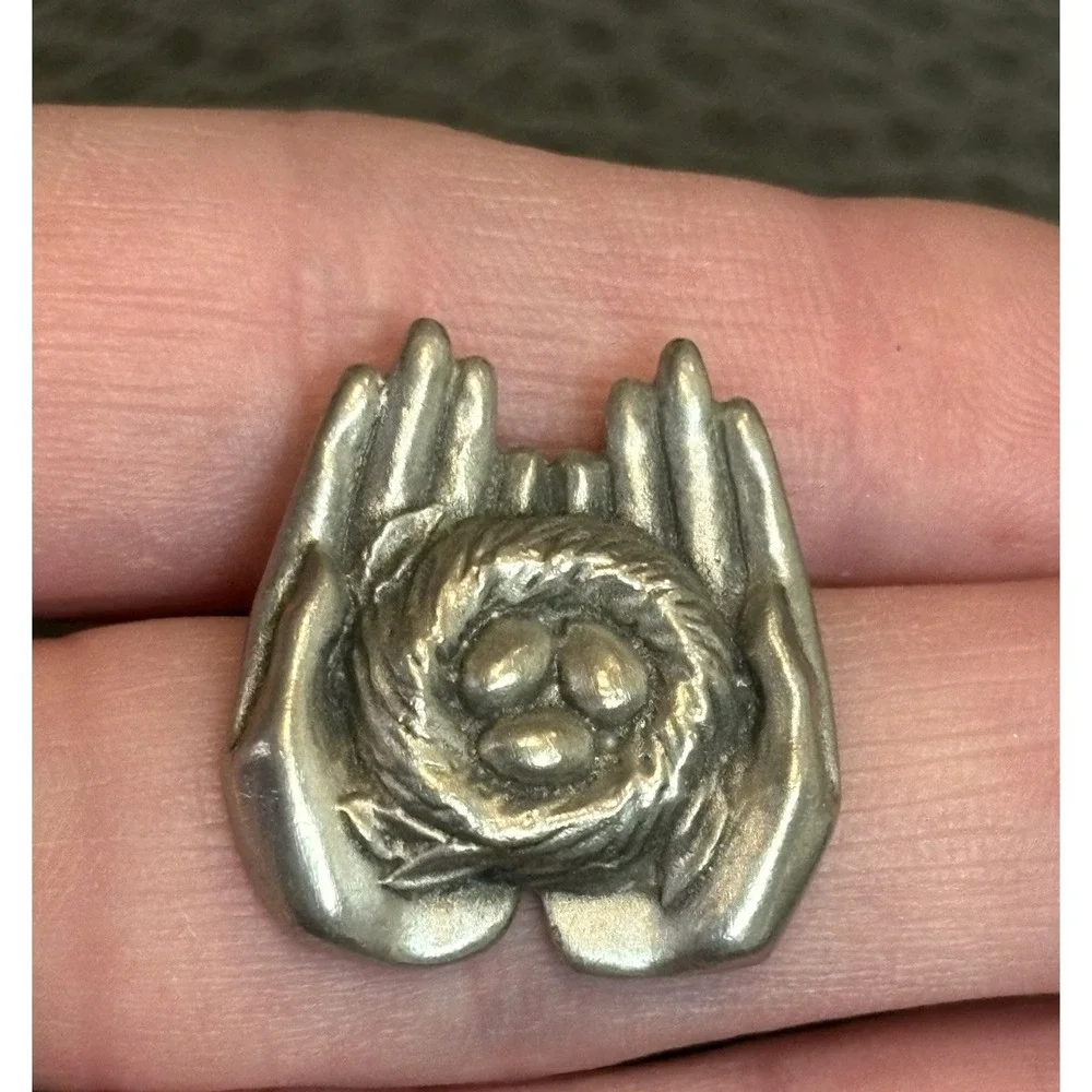 Vintage 1989 GUYOT Pewter Hands Holding Birds Nest With Eggs Brooch Pin